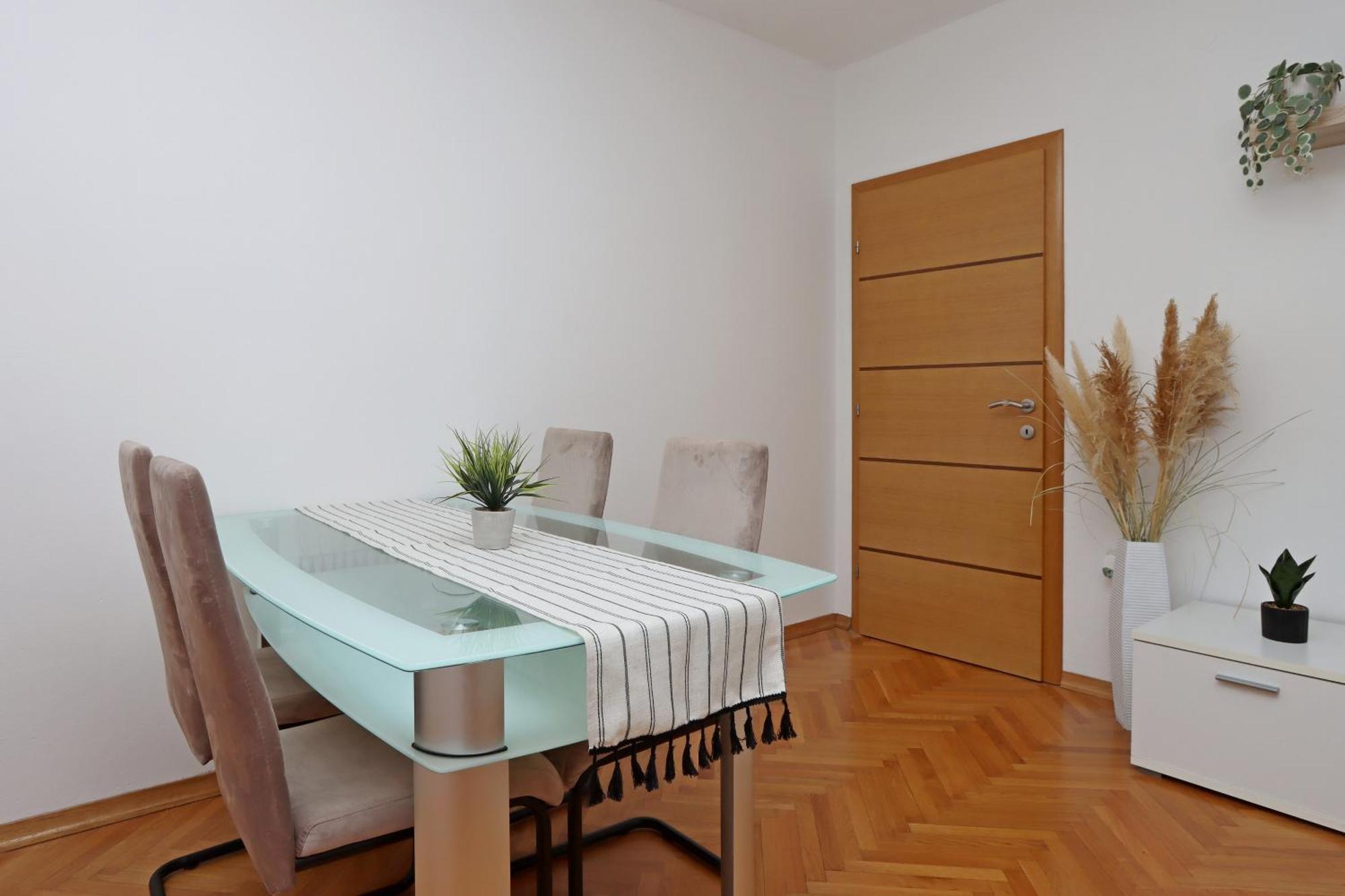 Seaside Apartments With A Swimming Pool Pag - 6412 Pag Town Quarto foto